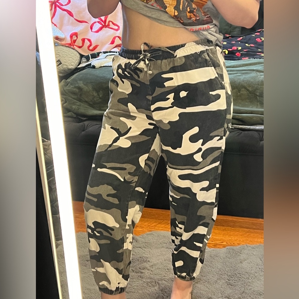 SHEIN Camouflage jogger Pants